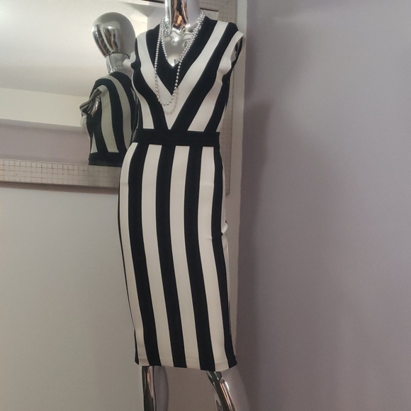 Black and white striped Dress - Picture 2 of 4